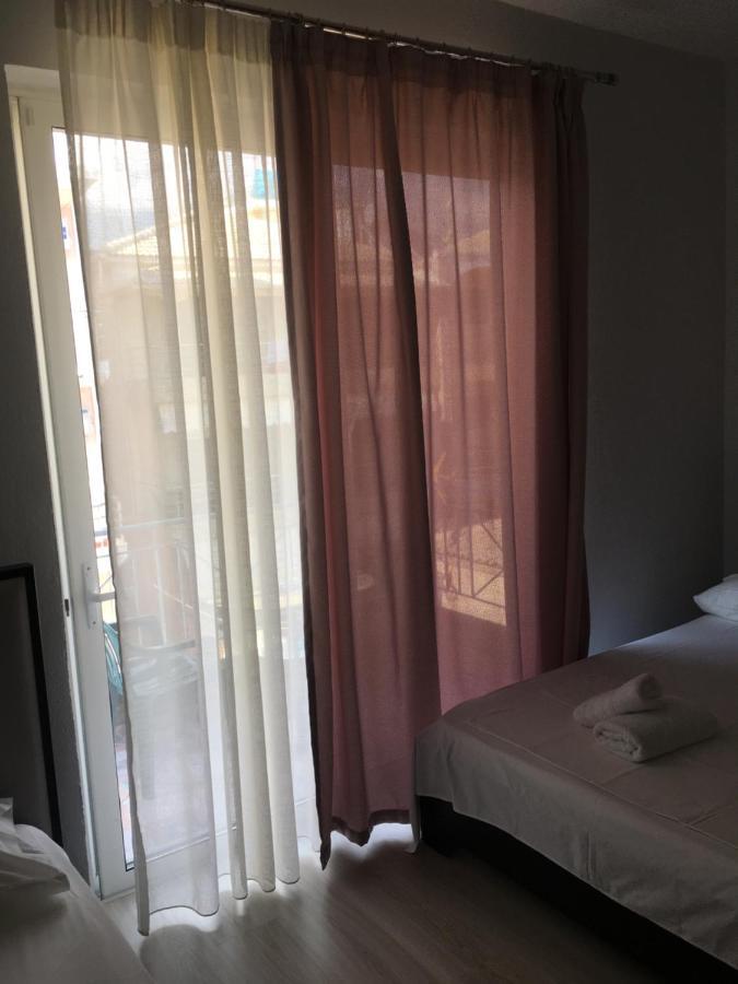 Irini Boutique Rooms!!! Хімара Екстер'єр фото