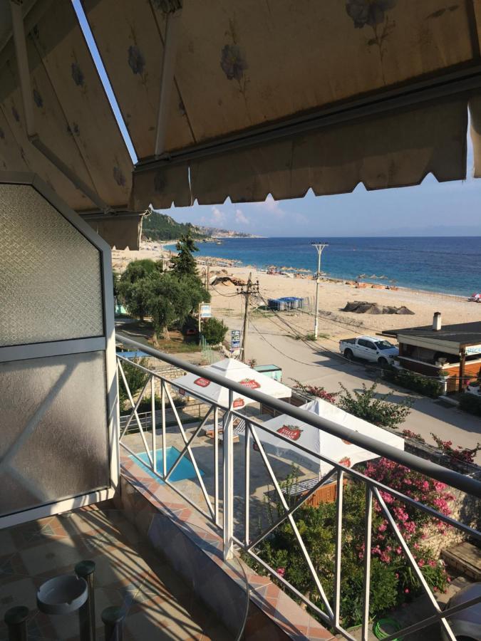 Irini Boutique Rooms!!! Хімара Екстер'єр фото